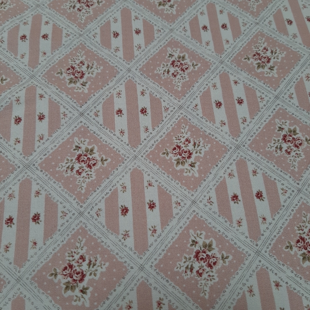 FABRIC YARDAGE 43" x 176" Tudor Rose Cottagecore Country